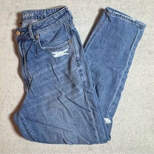 American Eagle Distressed Mom Jeans size 6 short -women’s